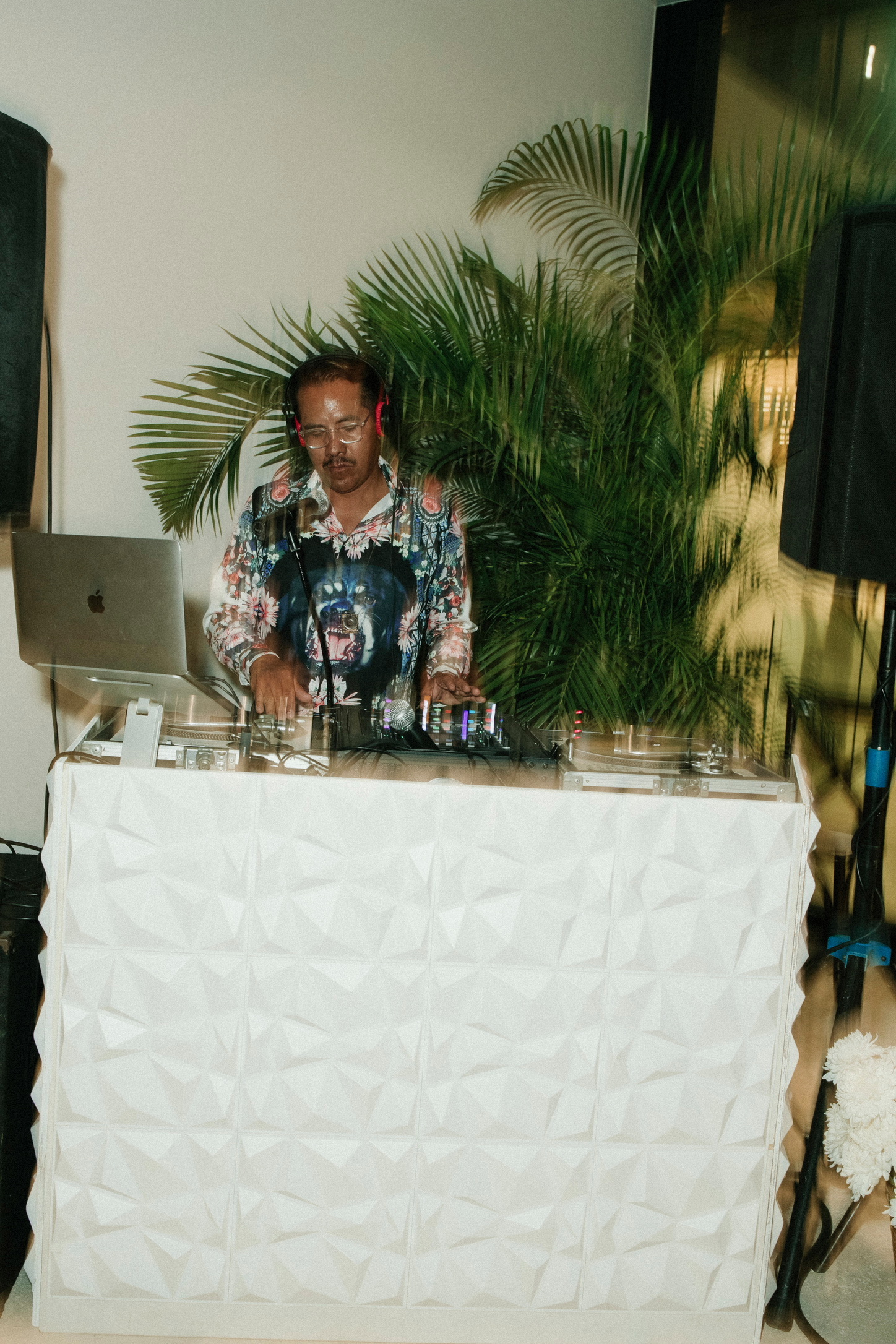 DJ performing at a Casa Todos Juntos wedding